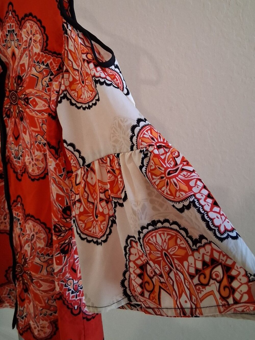 Chico’s Cold Shoulder Ruffle Bell Sleeve Blouse Size 0 Orange Mandala Paisley - Picture 8 of 9